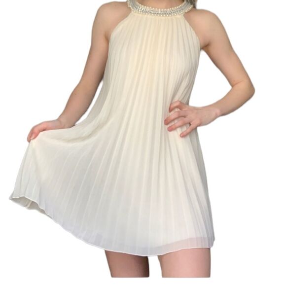 Speechless Dresses & Skirts - Speechless Cream Pleated Dress Sz Small